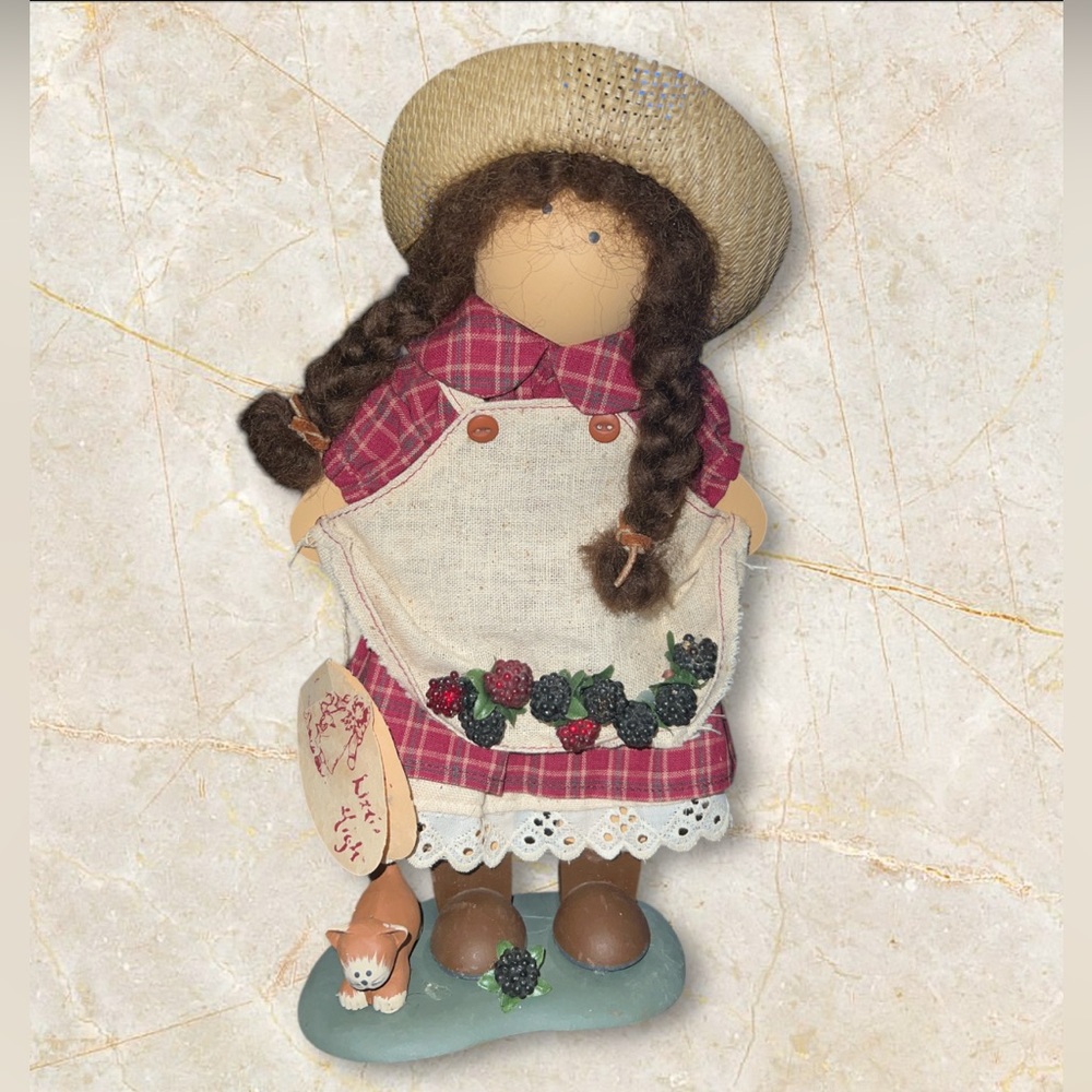 LADIE AND FRIENDS - LIZZIE HIGH DOLLS - ELLIE BOWMAN (RASPBERRIES) W TAGS